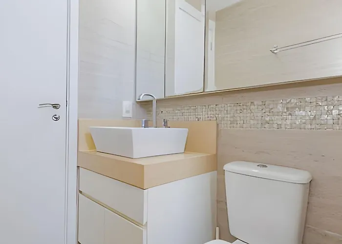 Com Tres Quartos E Ar-condicionado Apartment *