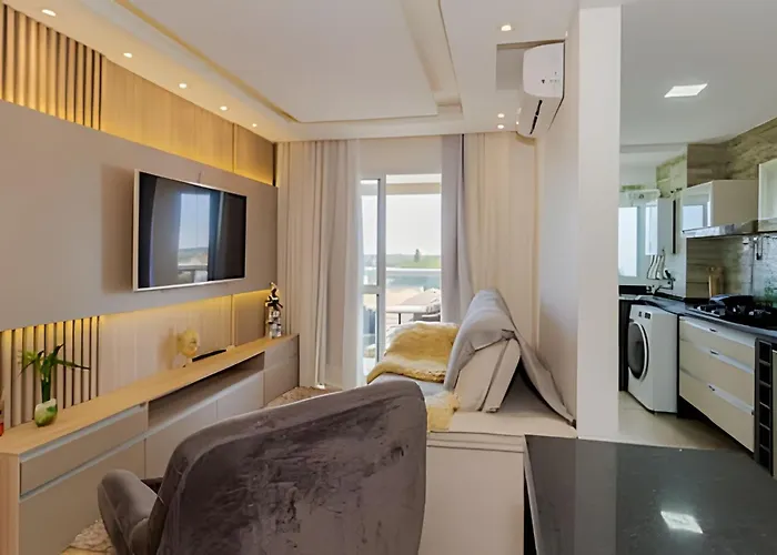 Com Tres Quartos E Ar-condicionado Apartment
