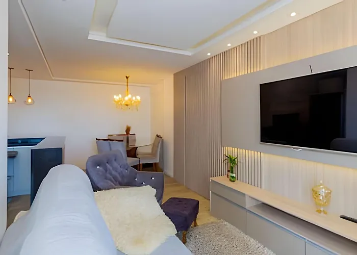 Com Tres Quartos E Ar-condicionado Apartment *