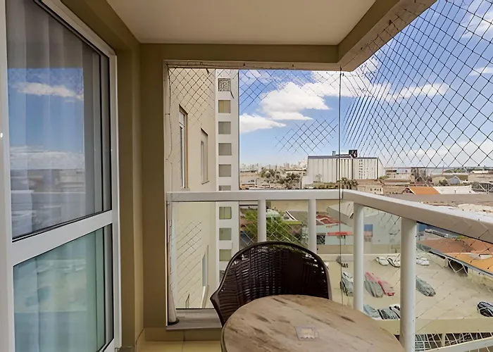 Com Tres Quartos E Ar-condicionado Apartment