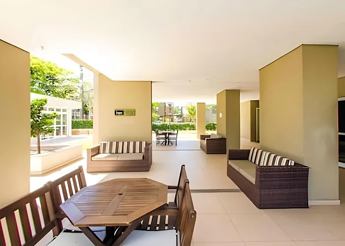 Com Tres Quartos E Ar-condicionado Apartment